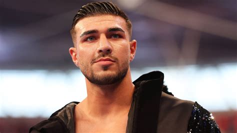 Hot favourite Tommy Fury makes bold KSI claim .